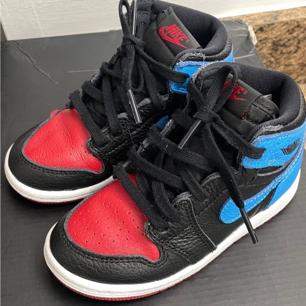 All my sons shoes he can’t fit anymore all size 9.
